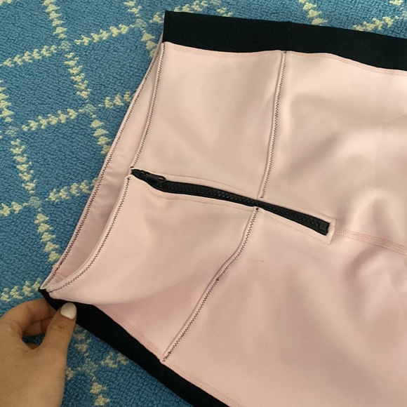 Solid abs striped leggings. - Picture 2 of 3